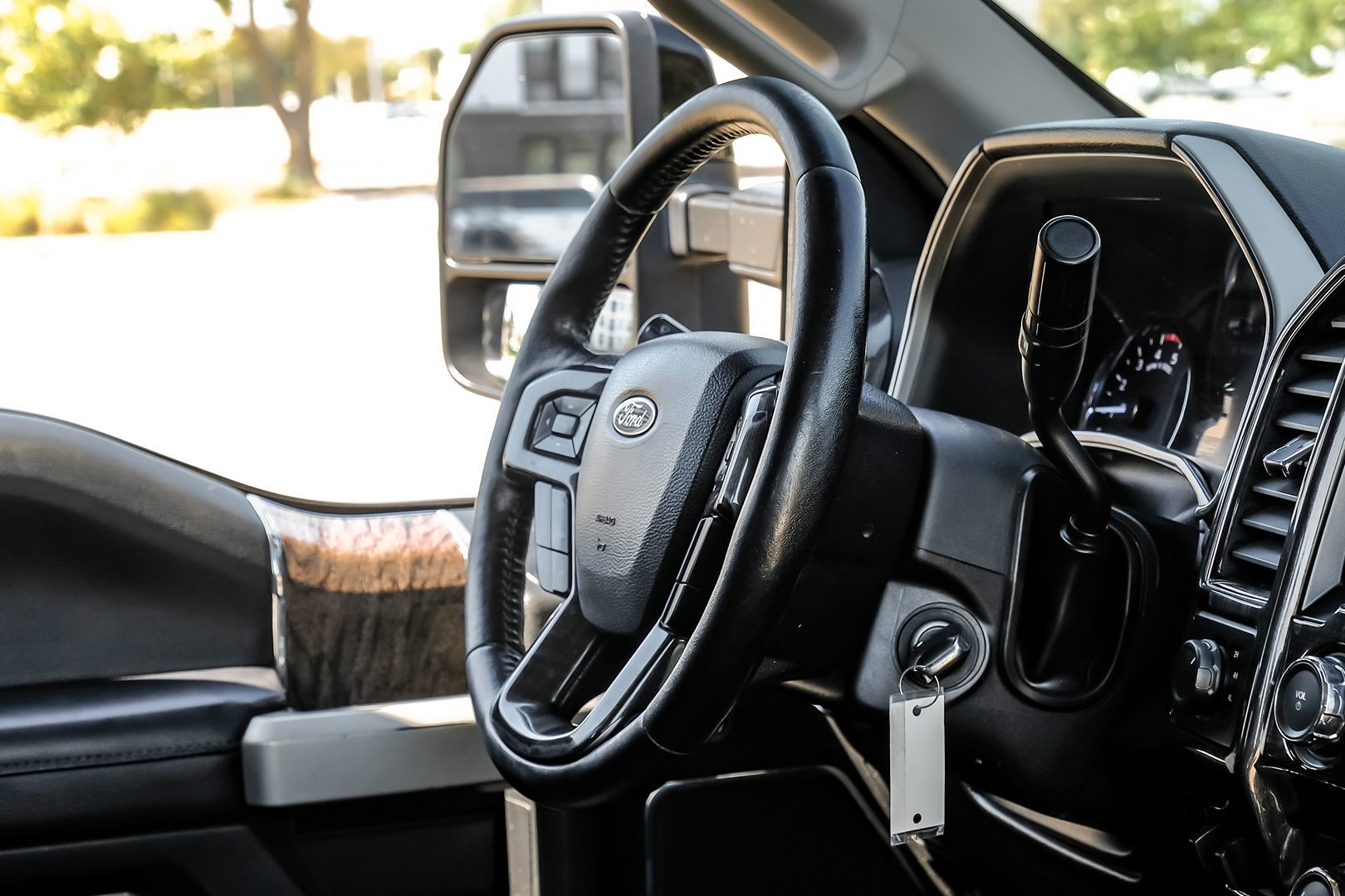 Photo 21 of this Ford Super Duty F-350 DRW