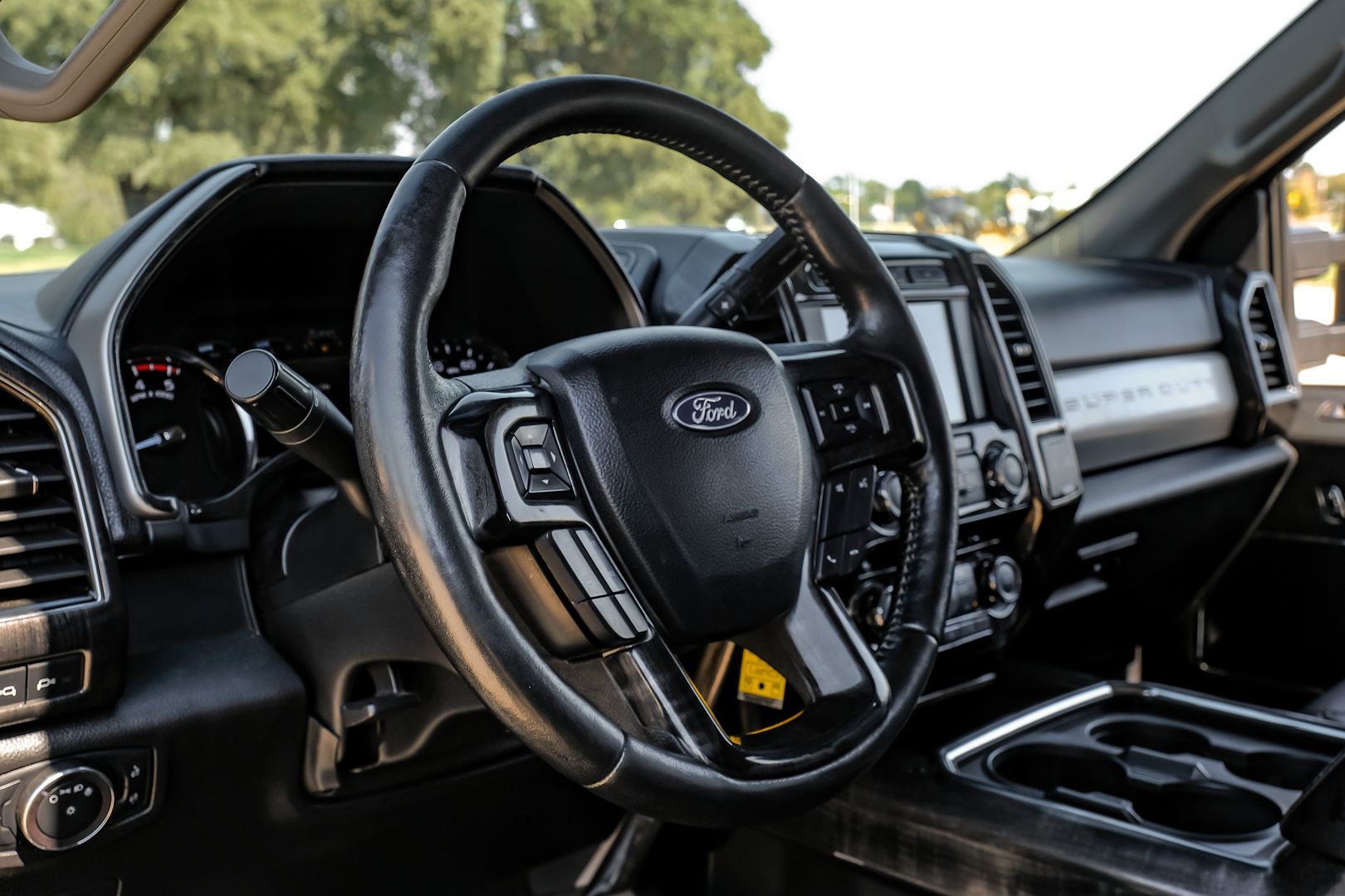 Photo 22 of this Ford Super Duty F-350 DRW
