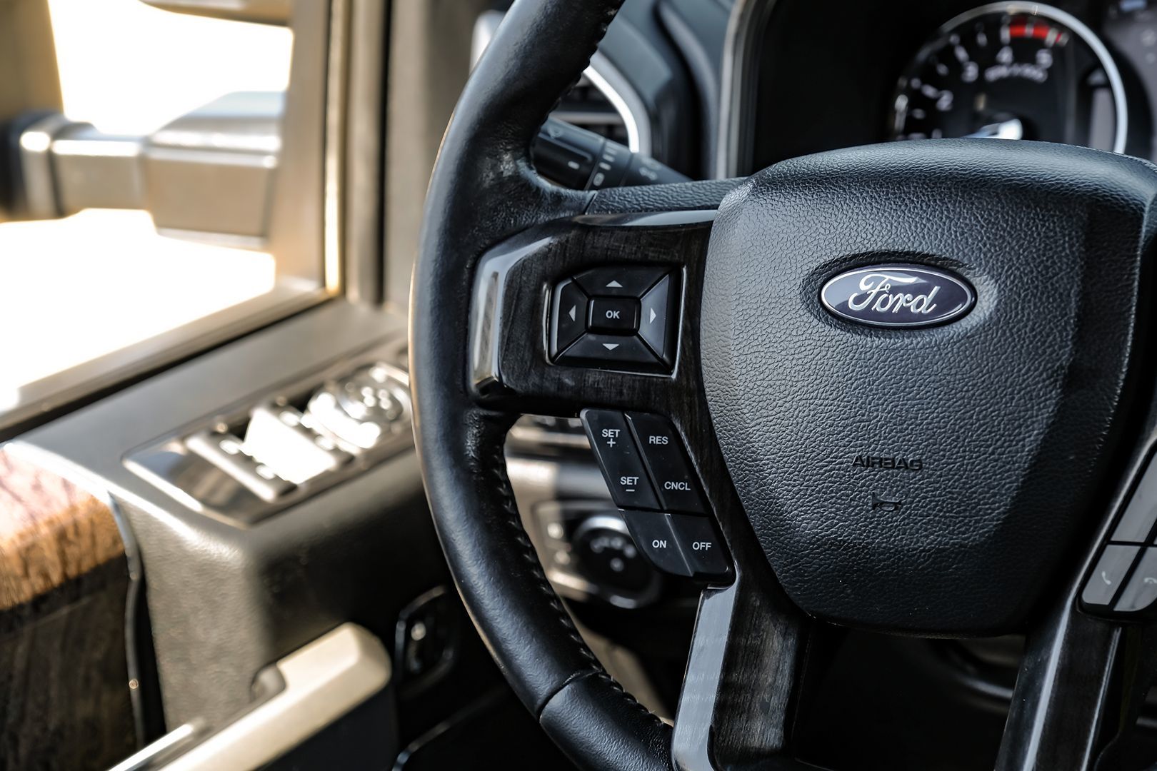 Photo 23 of this Ford Super Duty F-350 DRW