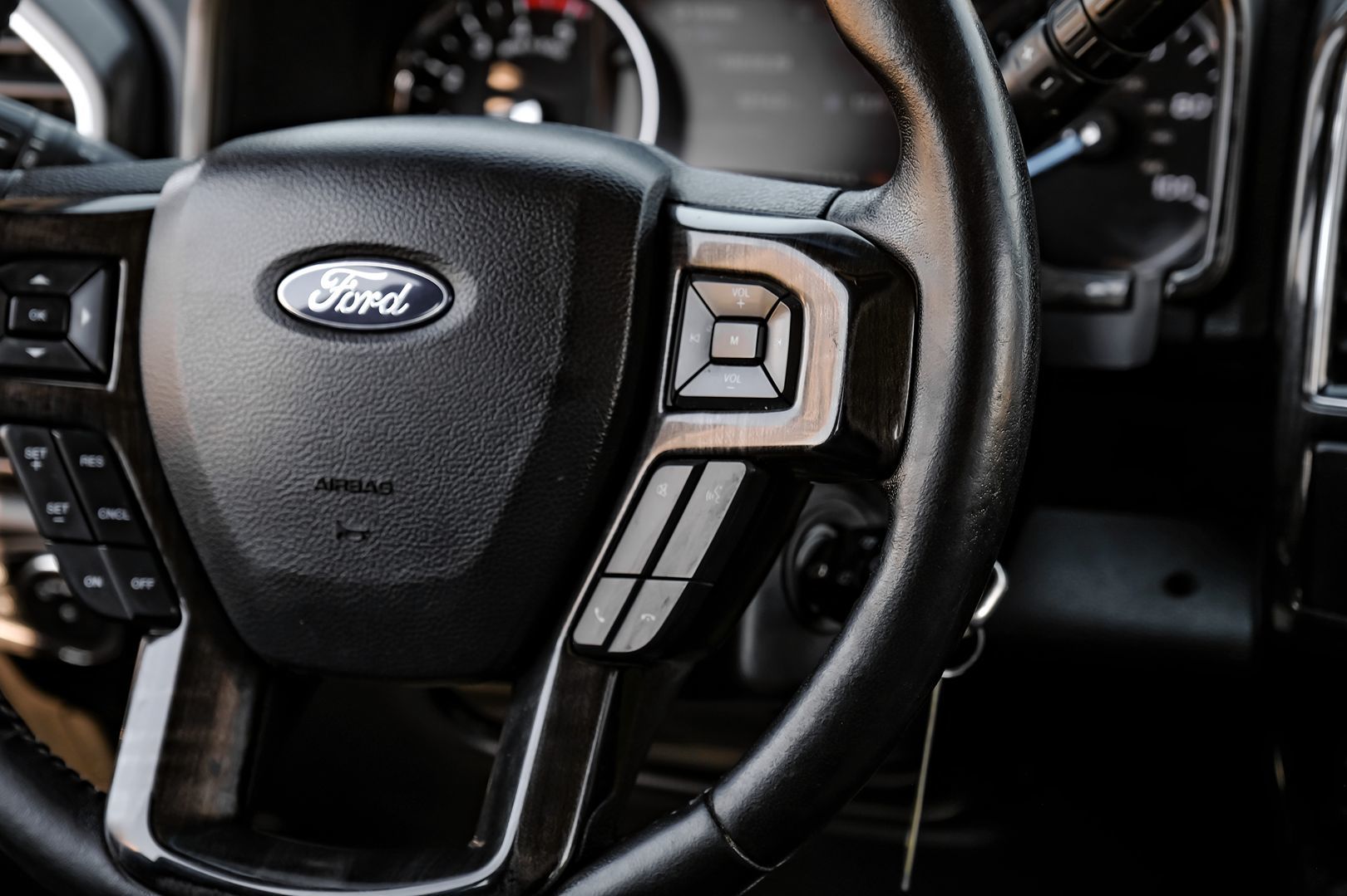 Photo 24 of this Ford Super Duty F-350 DRW