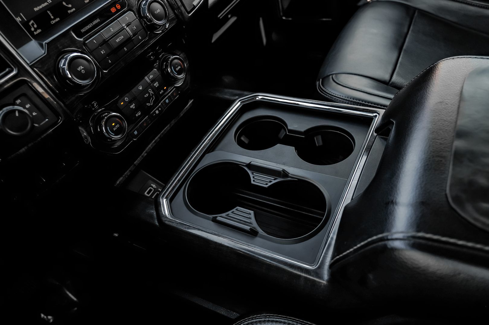 Photo 29 of this Ford Super Duty F-350 DRW