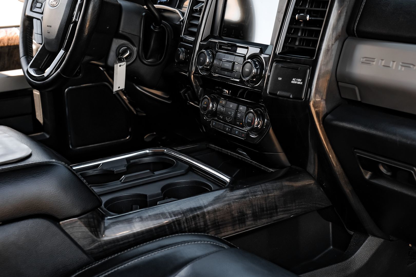 Photo 28 of this Ford Super Duty F-350 DRW