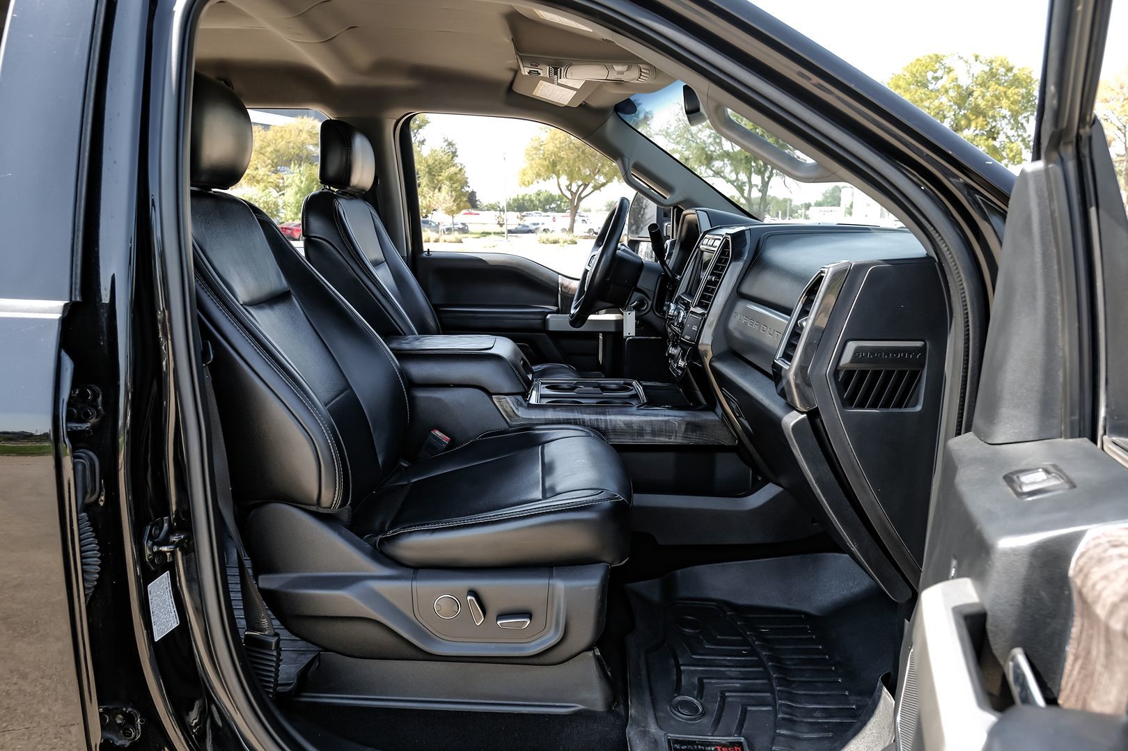 Photo 43 of this Ford Super Duty F-350 DRW