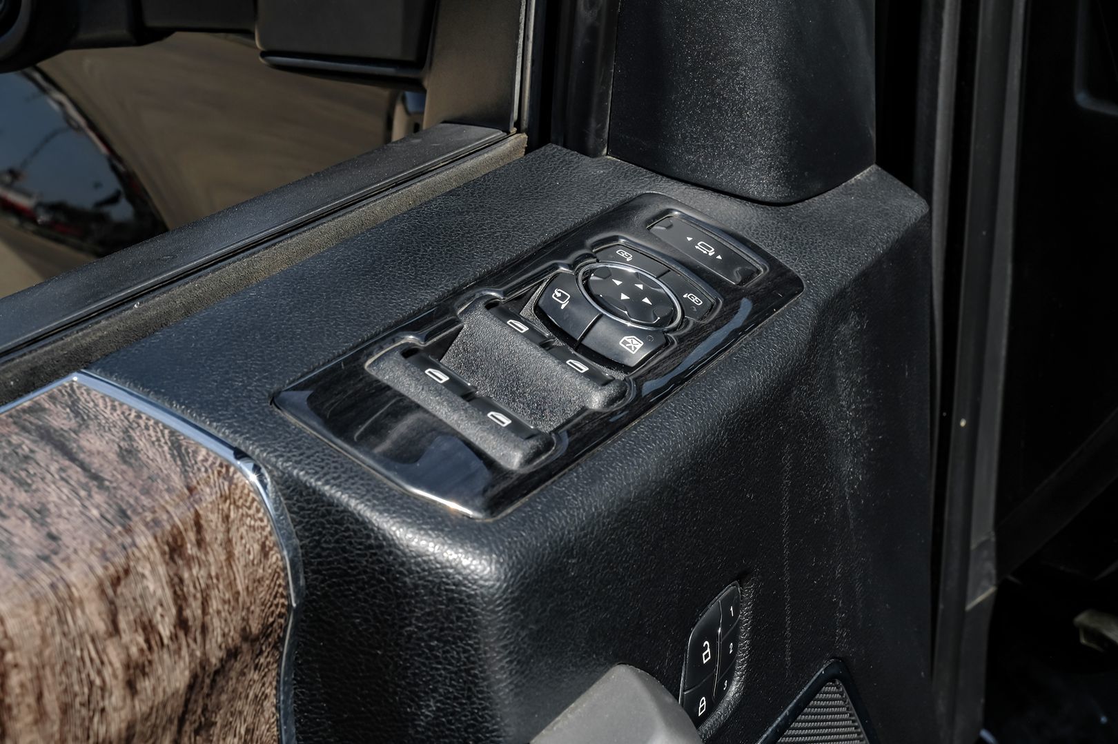 Photo 55 of this Ford Super Duty F-350 DRW