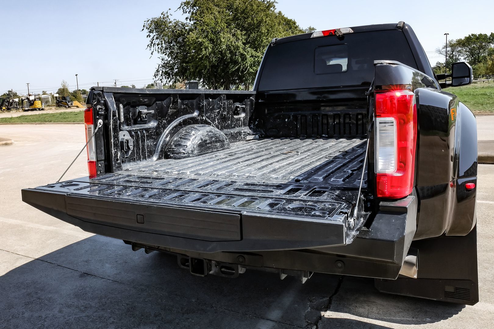 Photo 73 of this Ford Super Duty F-350 DRW