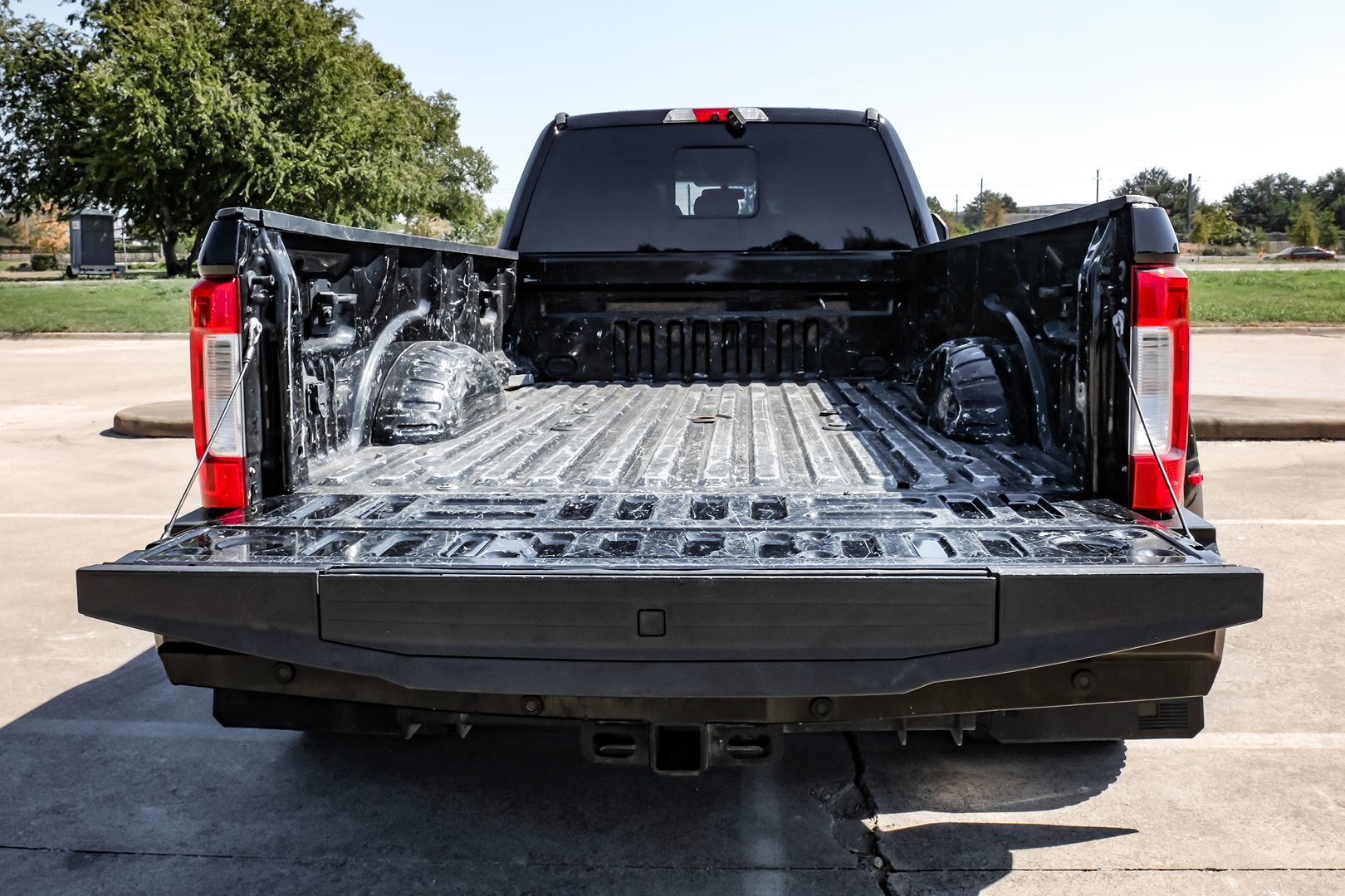 Photo 74 of this Ford Super Duty F-350 DRW