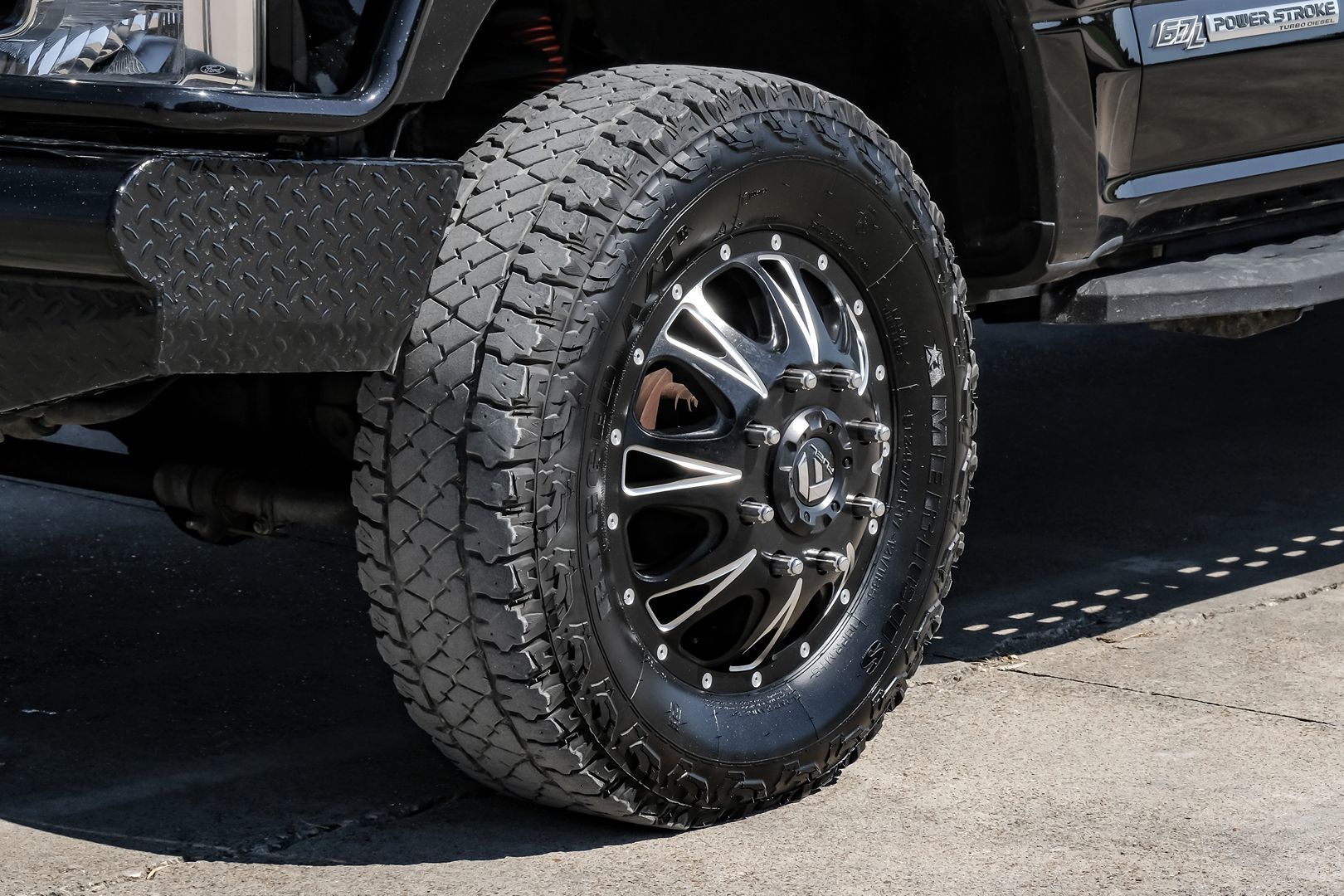 Photo 78 of this Ford Super Duty F-350 DRW