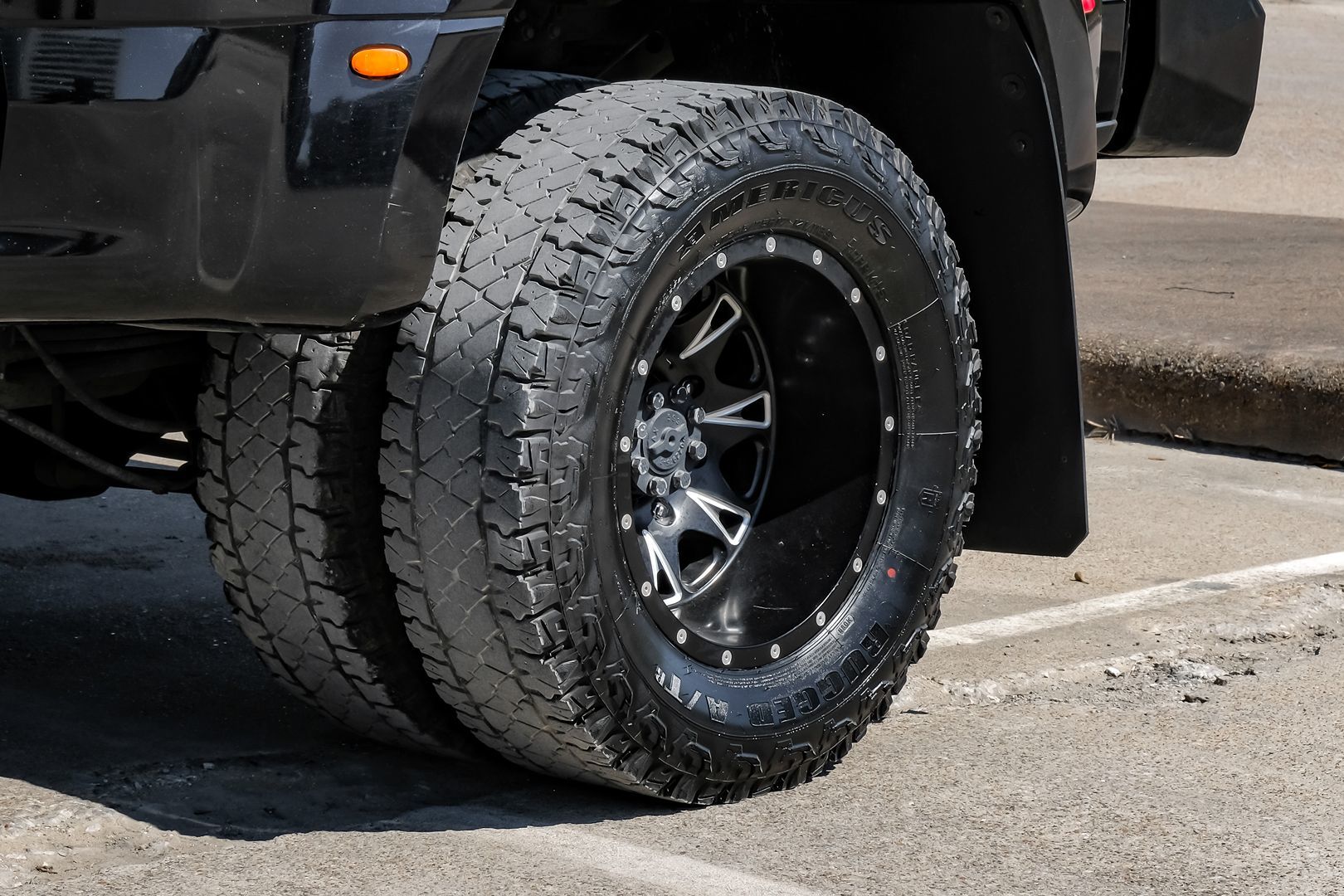Photo 79 of this Ford Super Duty F-350 DRW