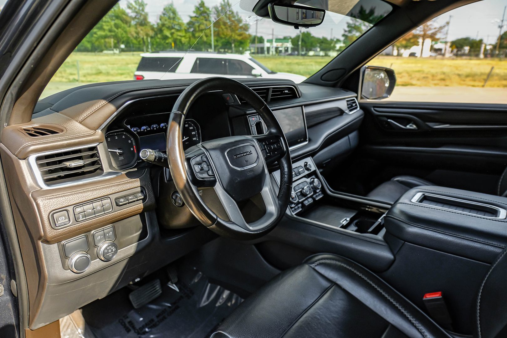 Photo 4 of this GMC Yukon XL
