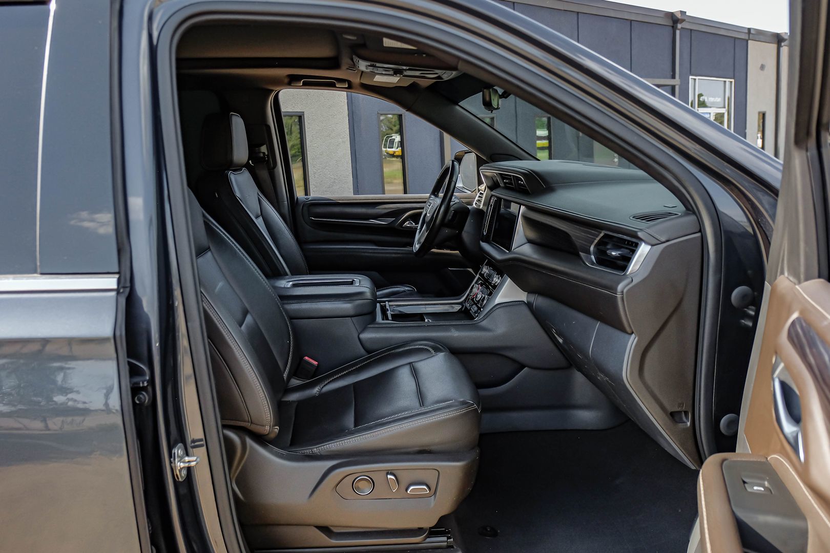 Photo 36 of this GMC Yukon XL