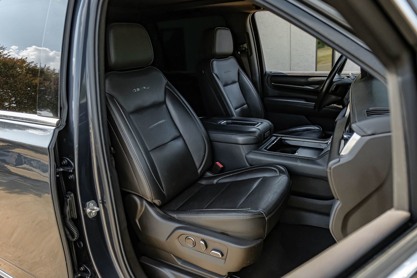 Photo 38 of this GMC Yukon XL