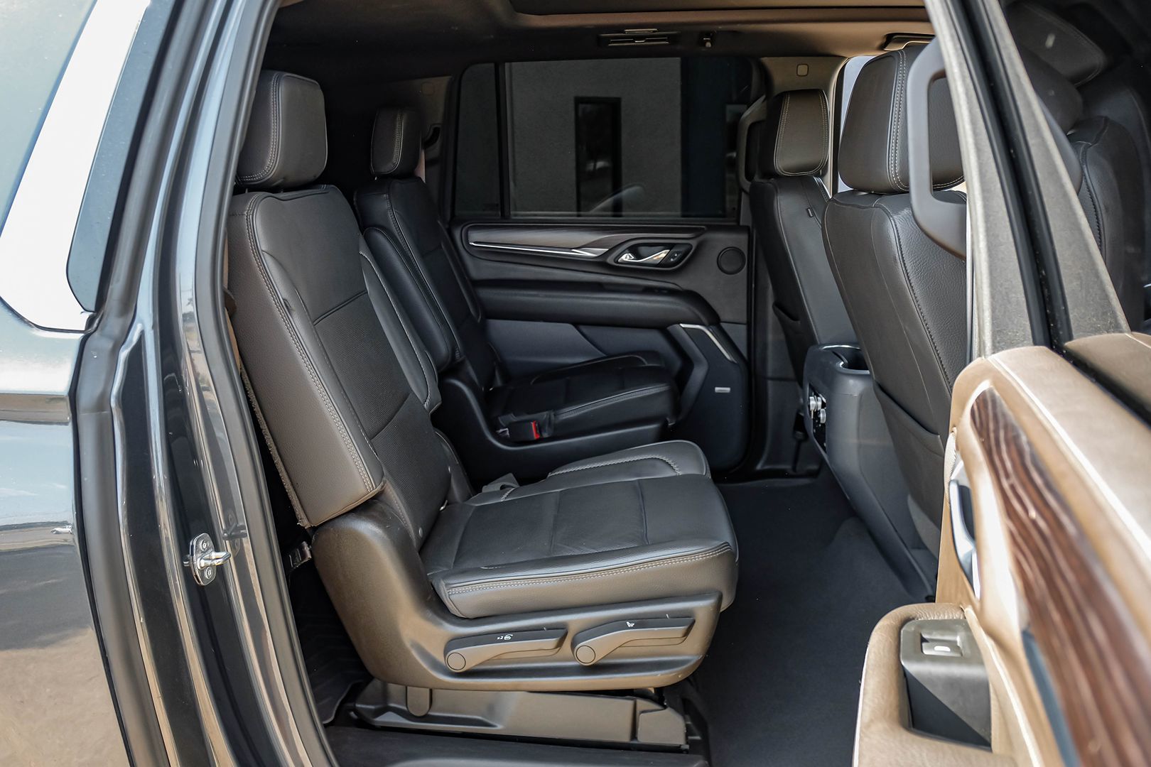 Photo 40 of this GMC Yukon XL