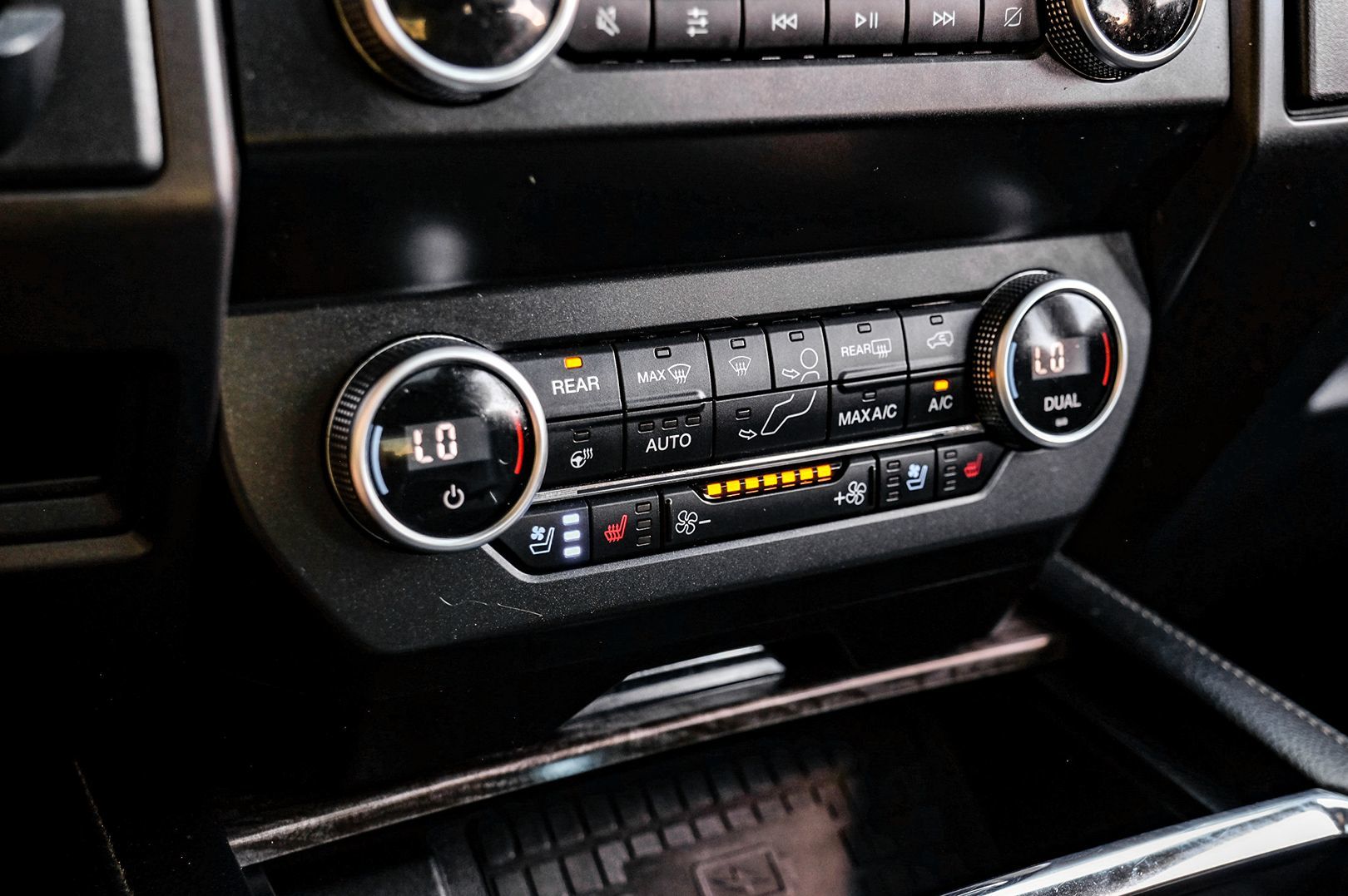 Photo 23 of this Ford Expedition