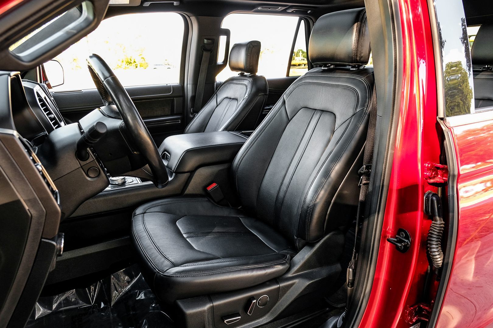 Photo 33 of this Ford Expedition