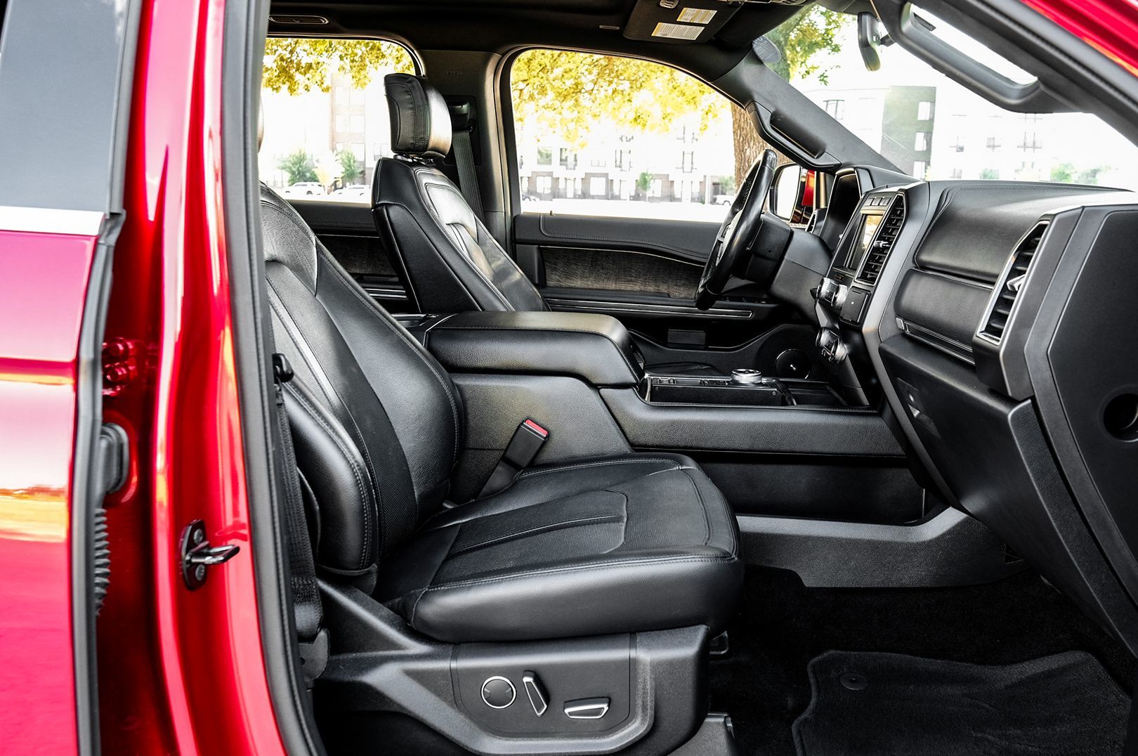 Photo 35 of this Ford Expedition