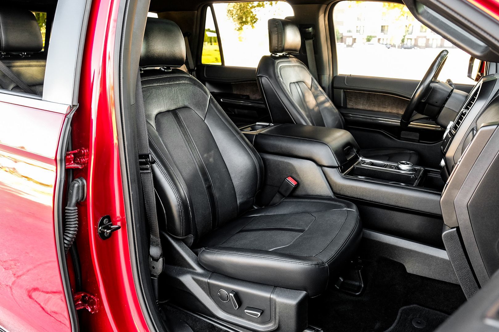 Photo 36 of this Ford Expedition