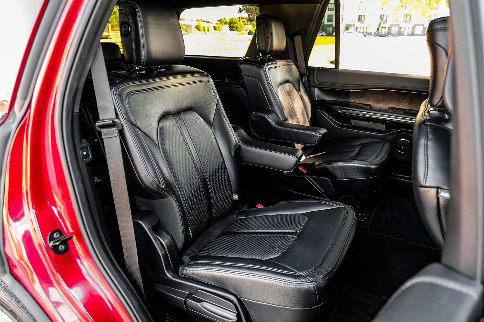 Photo 37 of this Ford Expedition