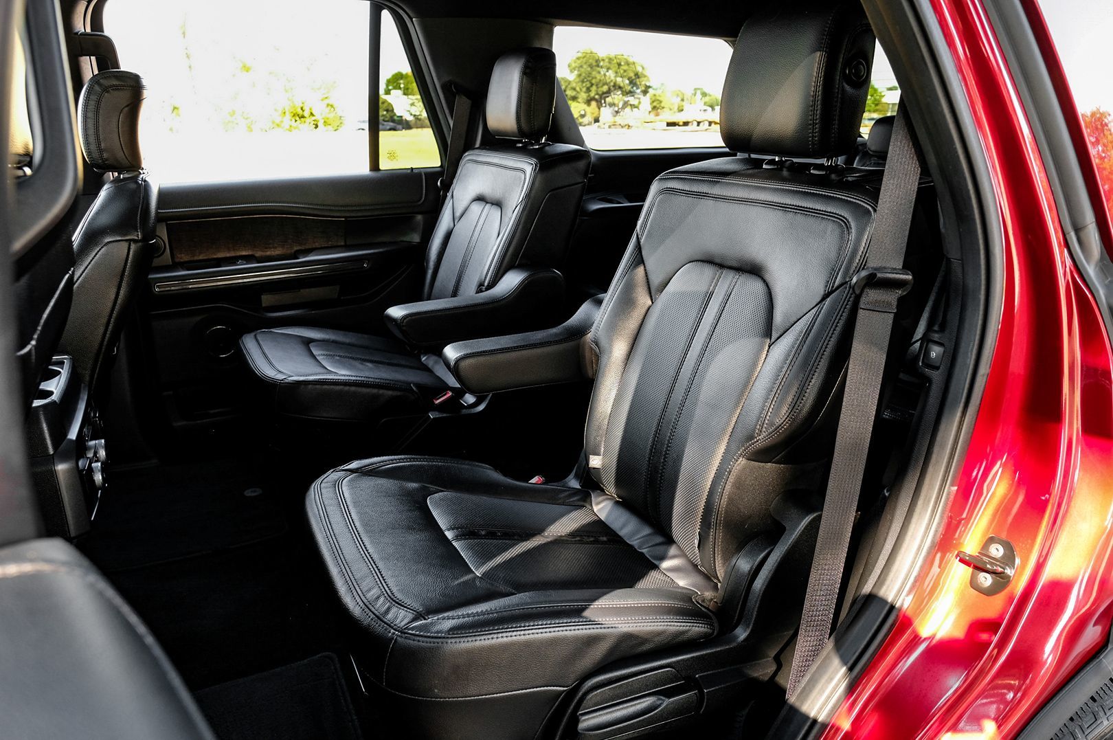 Photo 41 of this Ford Expedition