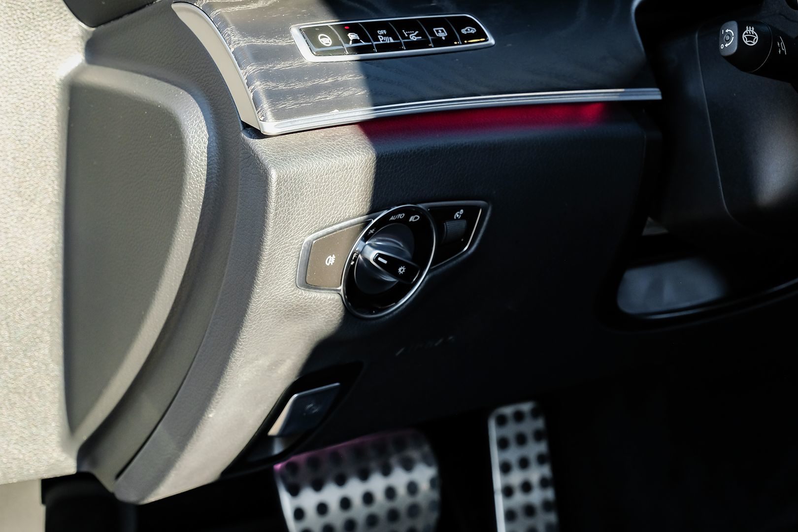 Photo 26 of this Mercedes-Benz AMG E 53