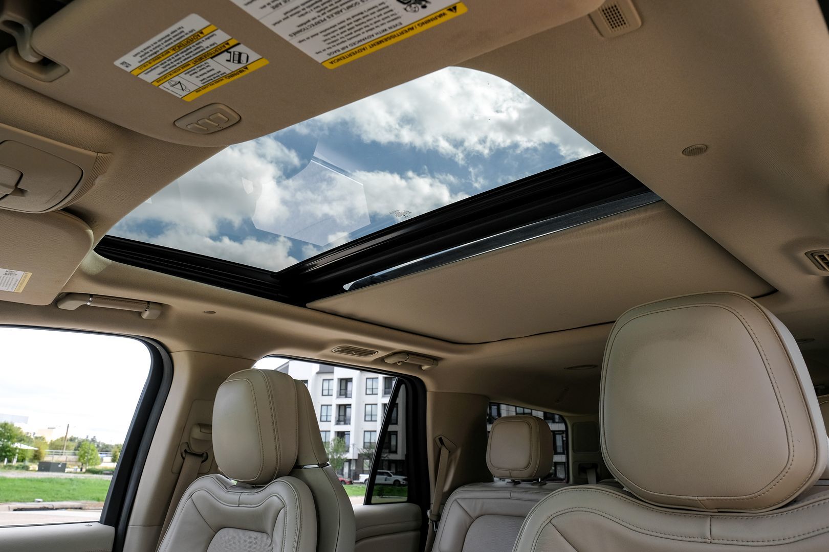 Photo 6 of this Lincoln Navigator