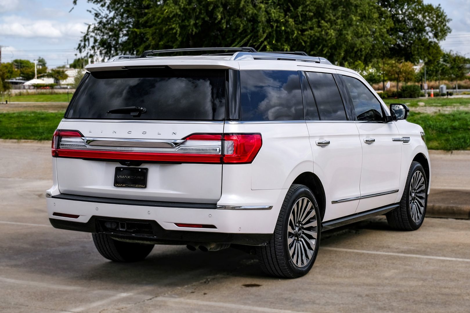 Photo 13 of this Lincoln Navigator