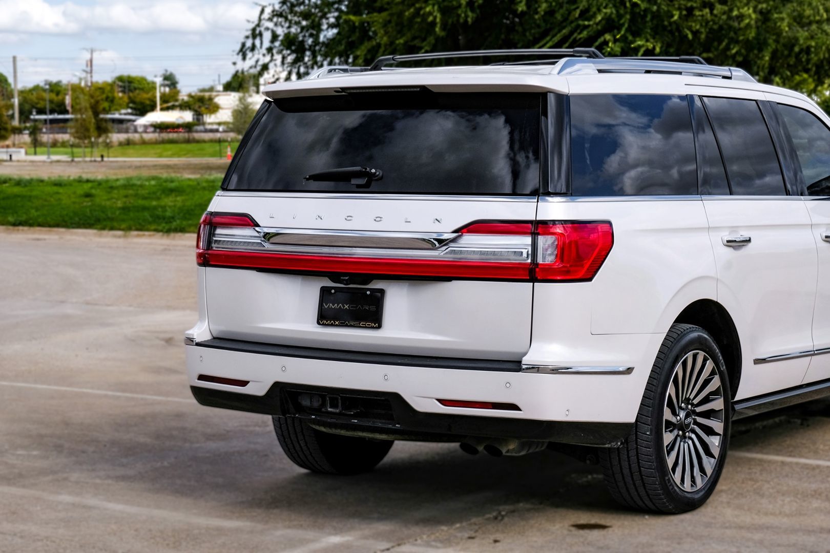Photo 14 of this Lincoln Navigator