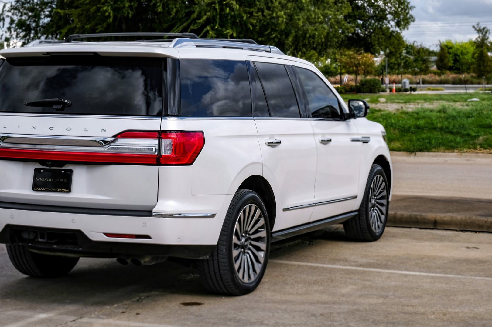 Photo 15 of this Lincoln Navigator