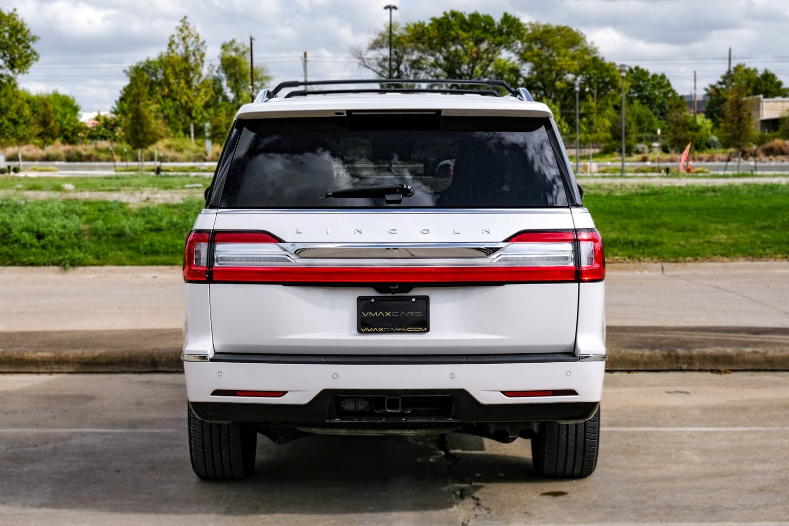Photo 16 of this Lincoln Navigator