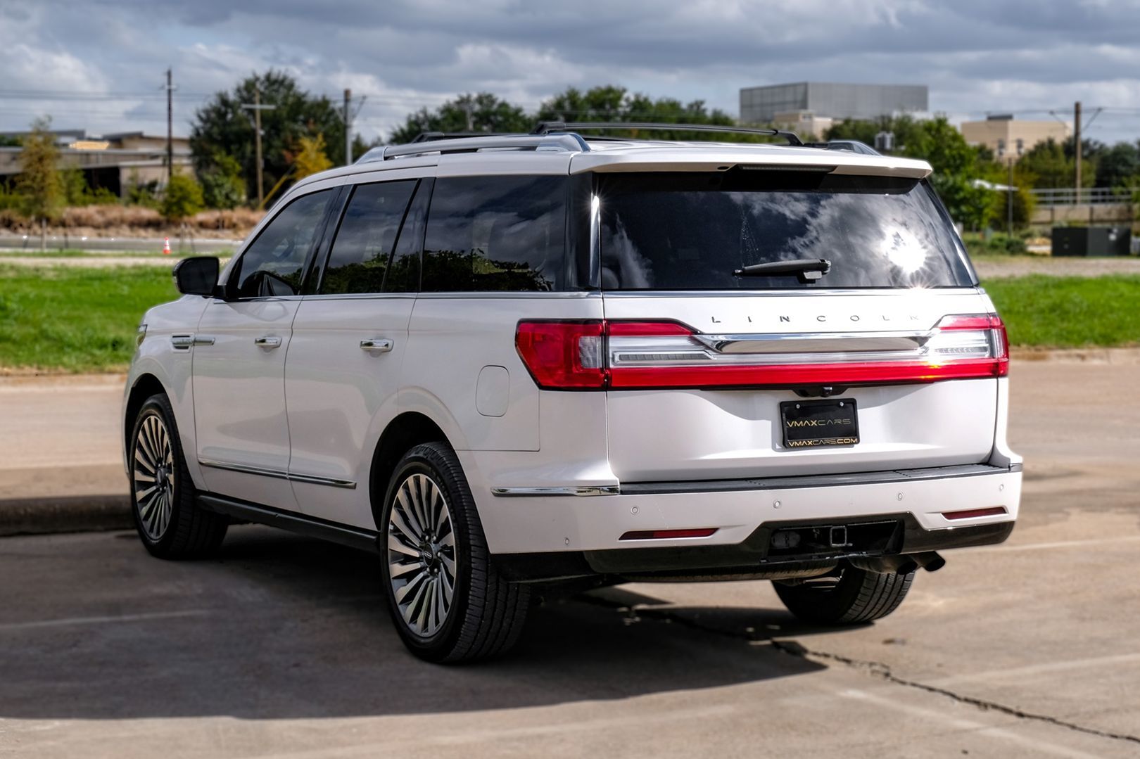 Photo 17 of this Lincoln Navigator