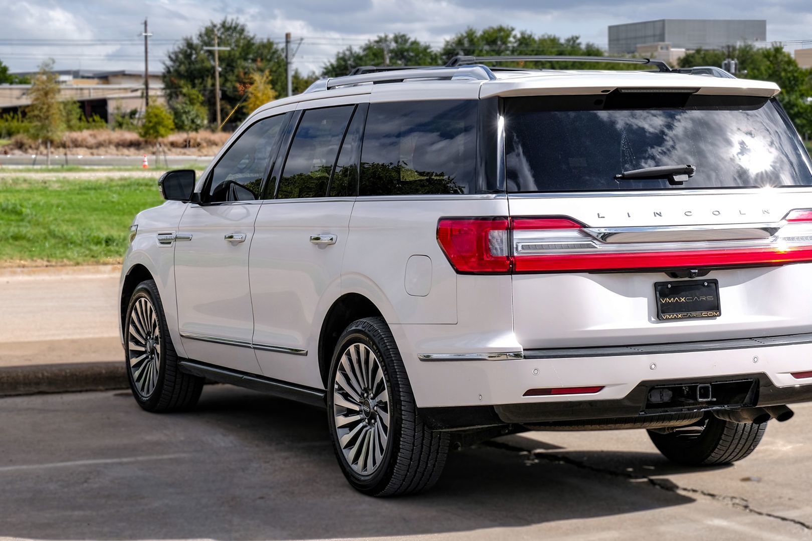 Photo 18 of this Lincoln Navigator