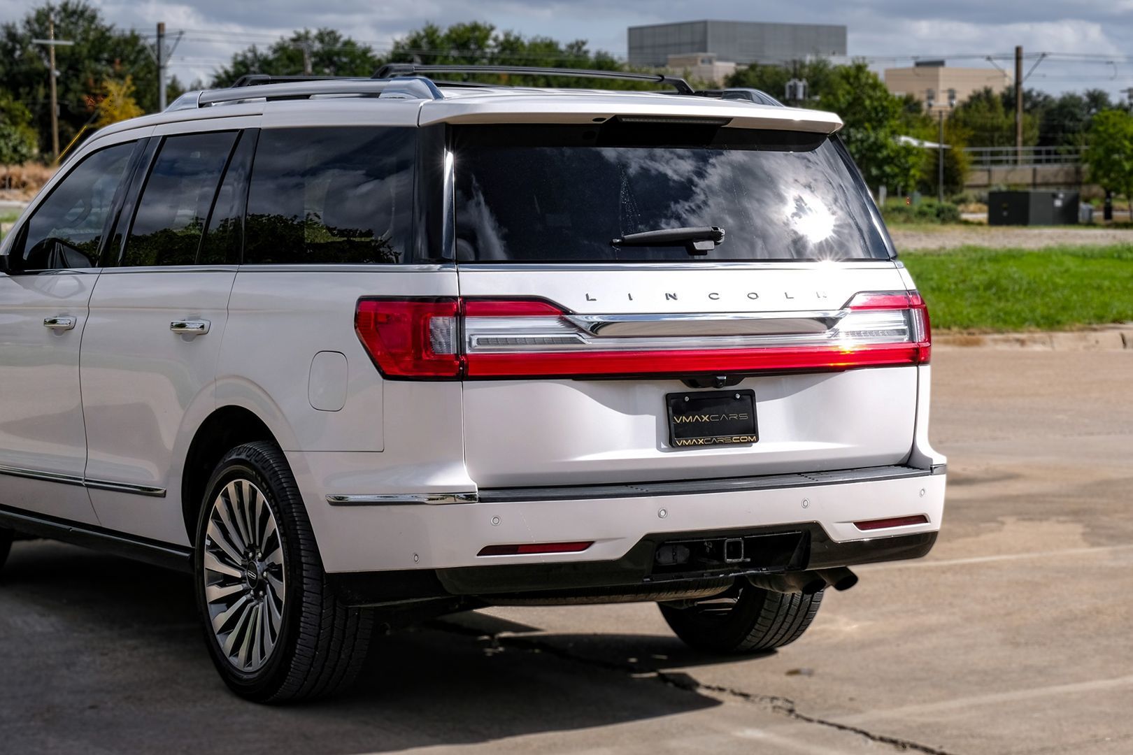 Photo 19 of this Lincoln Navigator