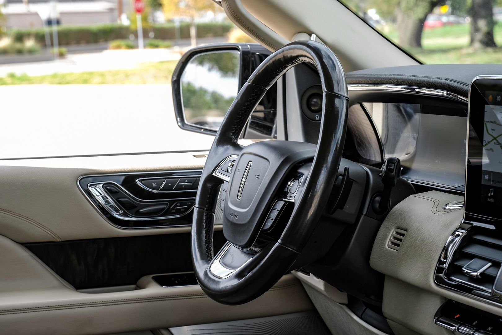 Photo 21 of this Lincoln Navigator