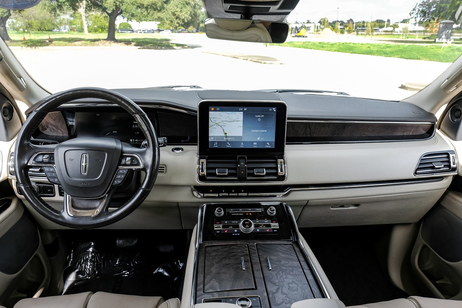 Photo 22 of this Lincoln Navigator
