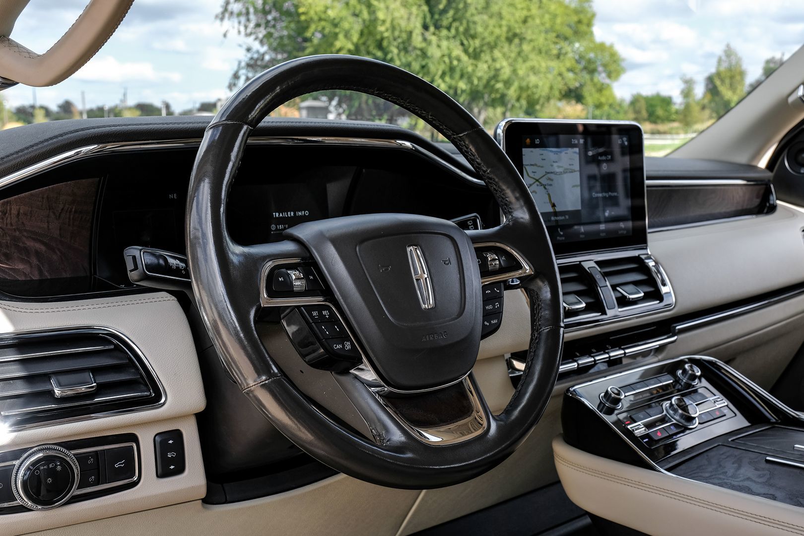 Photo 23 of this Lincoln Navigator