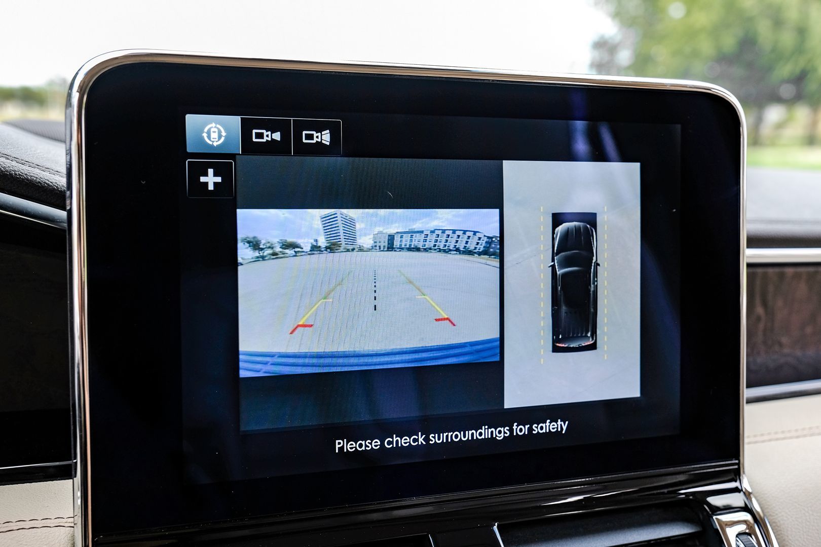 Photo 31 of this Lincoln Navigator