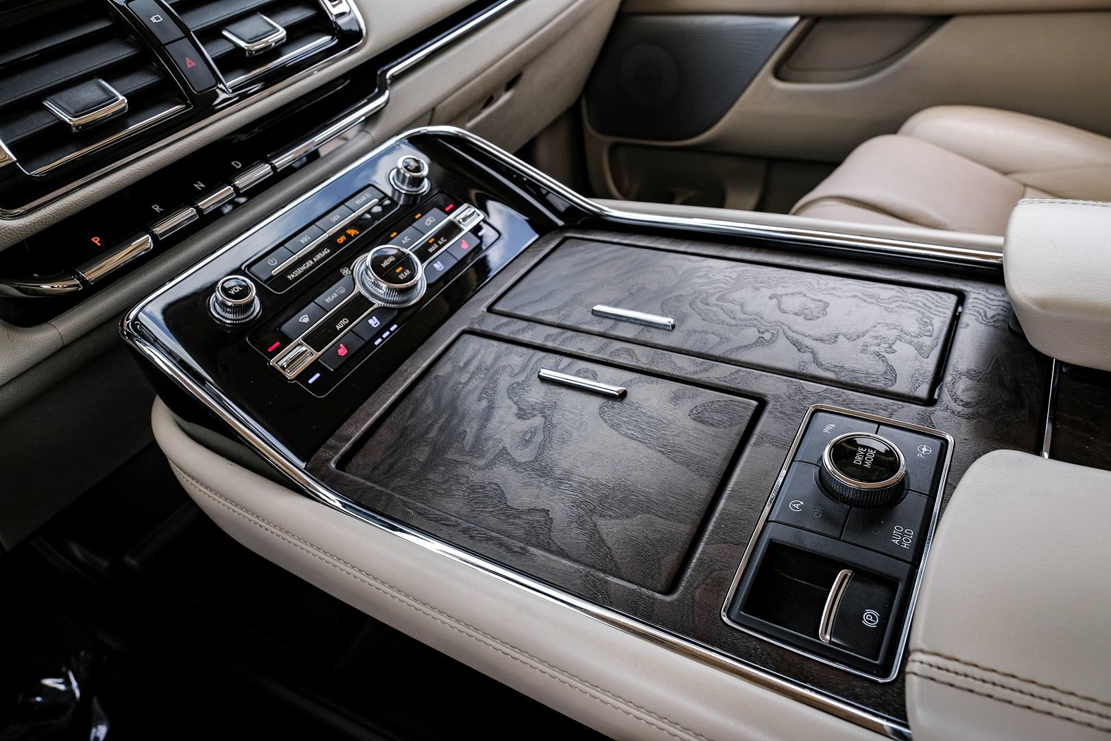 Photo 33 of this Lincoln Navigator