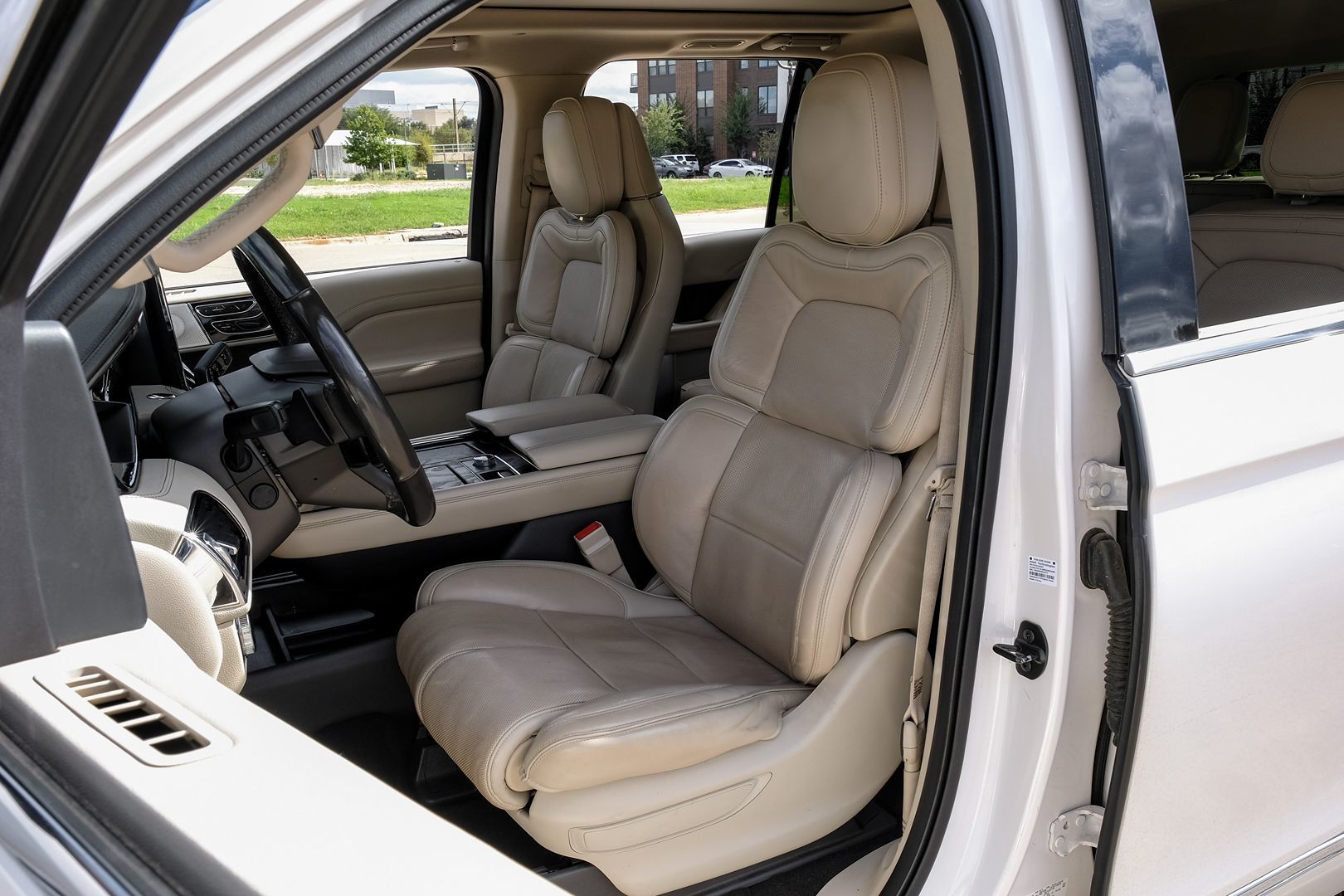 Photo 43 of this Lincoln Navigator
