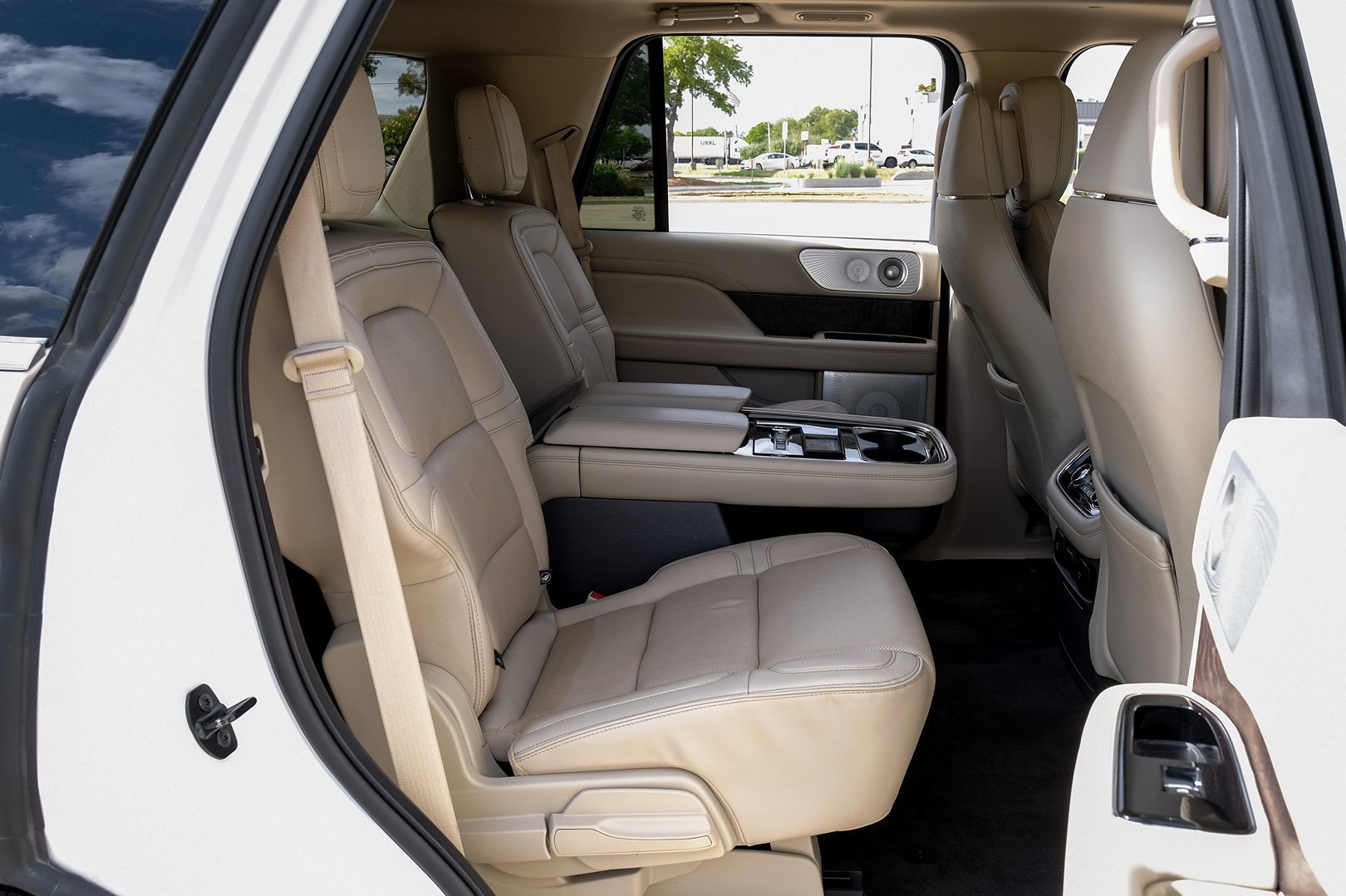 Photo 46 of this Lincoln Navigator