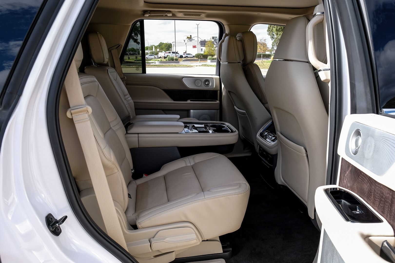 Photo 47 of this Lincoln Navigator