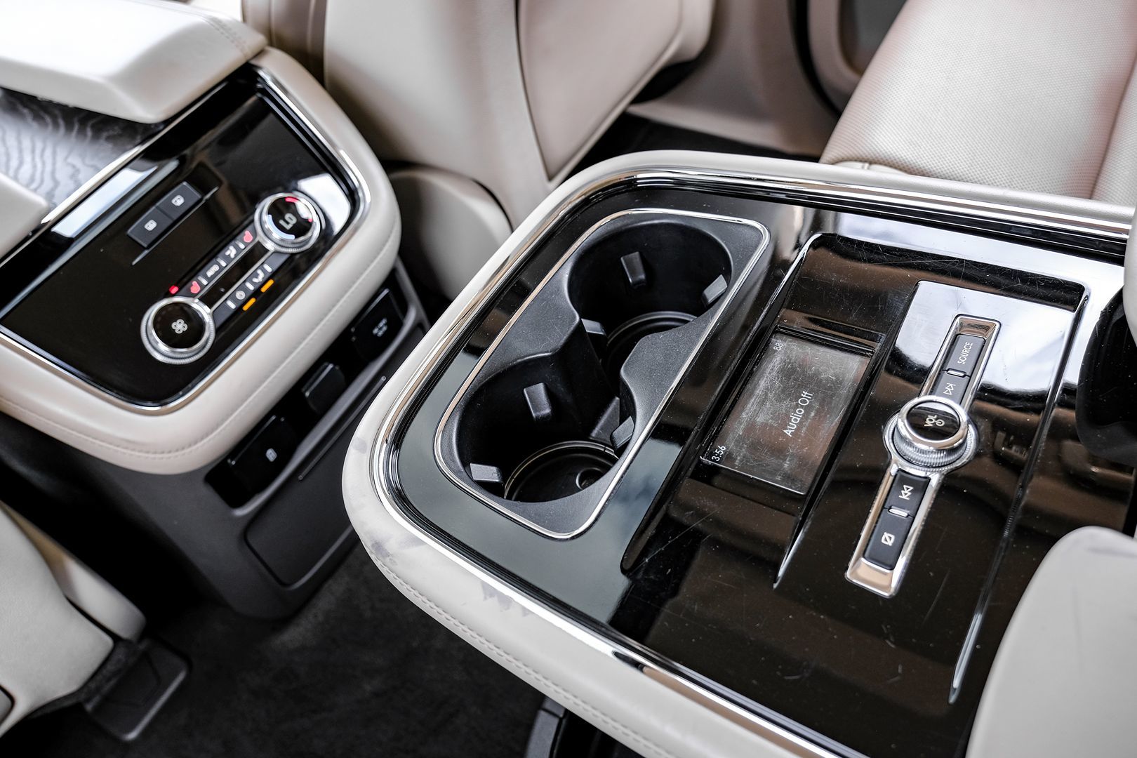 Photo 51 of this Lincoln Navigator