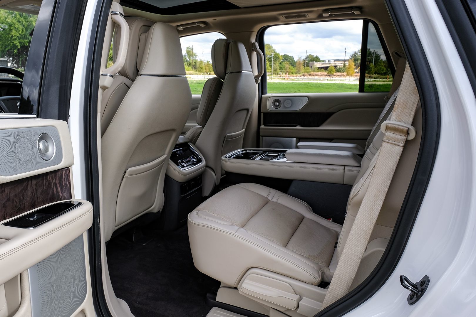 Photo 53 of this Lincoln Navigator