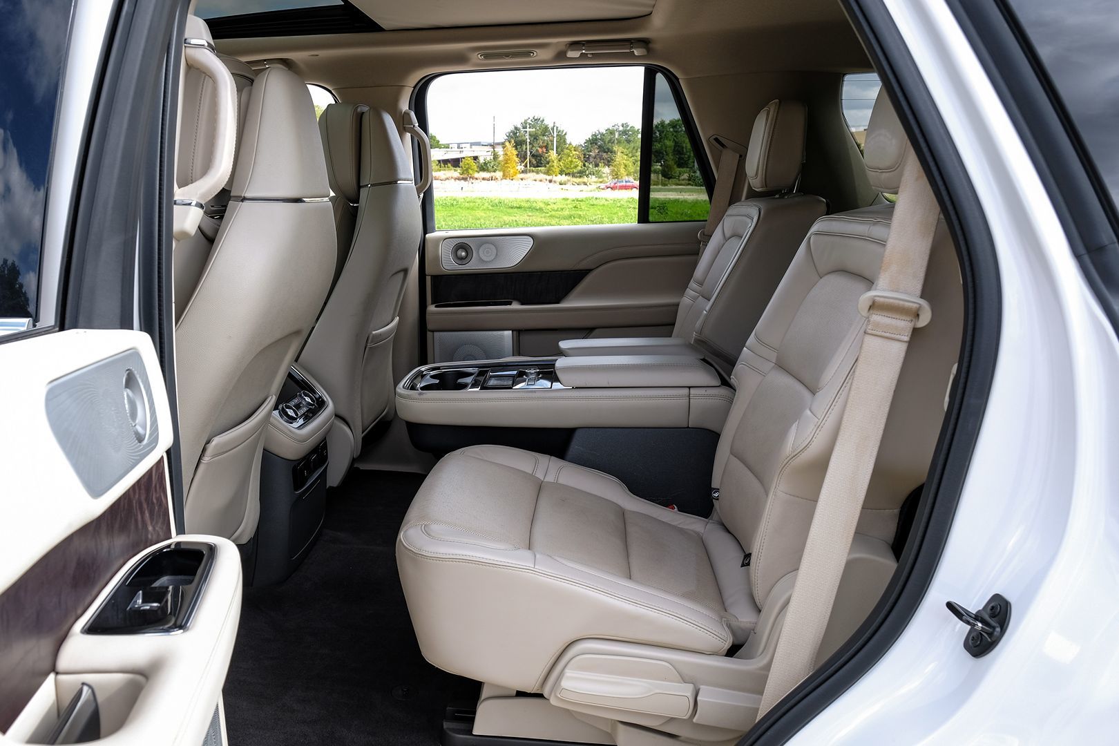 Photo 54 of this Lincoln Navigator