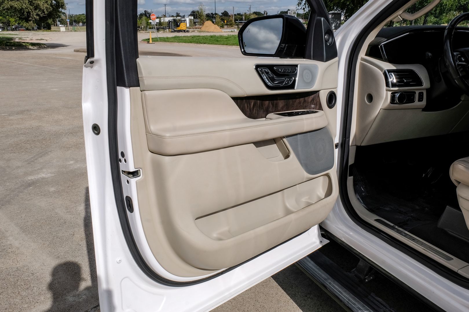 Photo 60 of this Lincoln Navigator