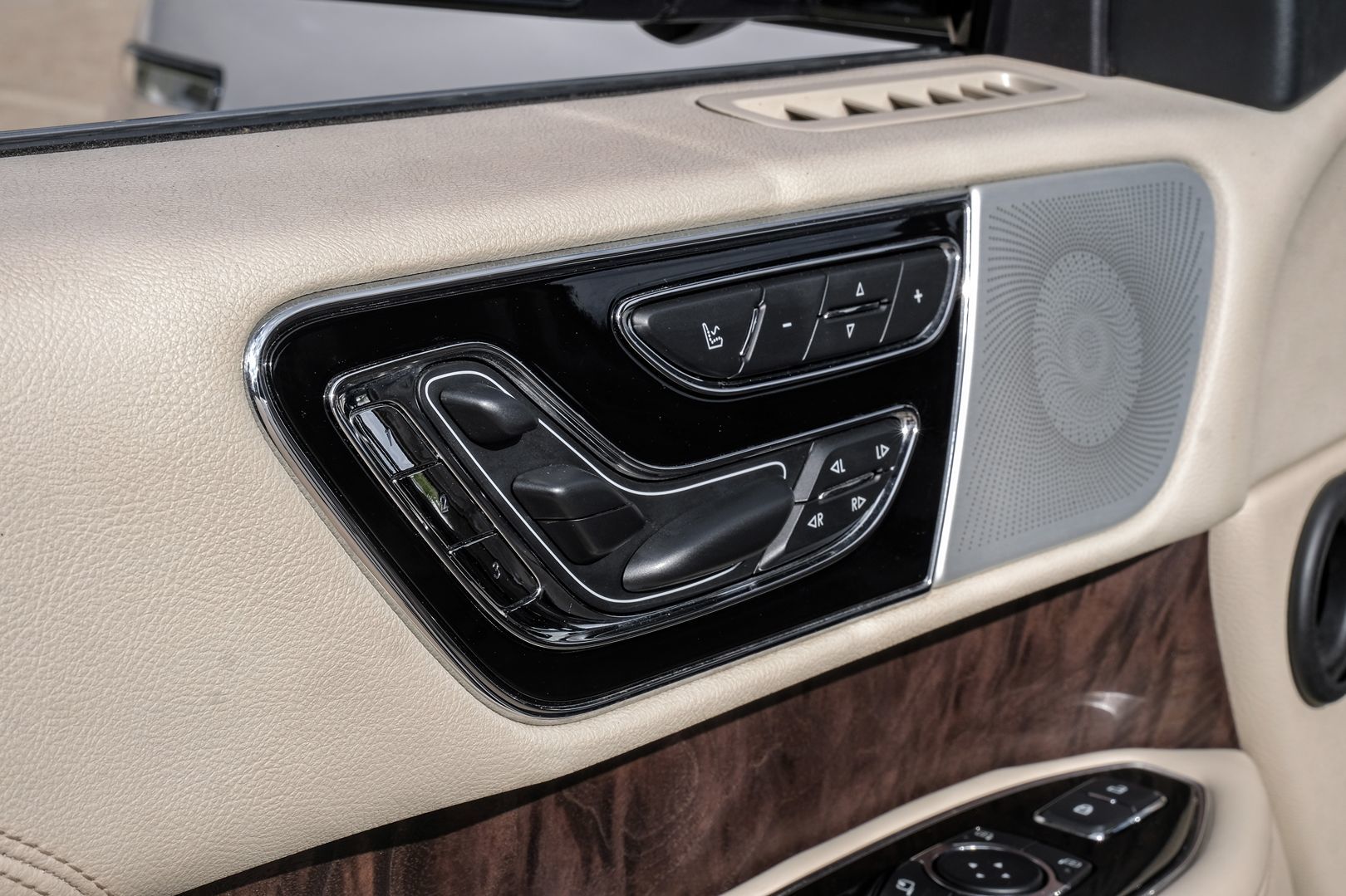 Photo 61 of this Lincoln Navigator