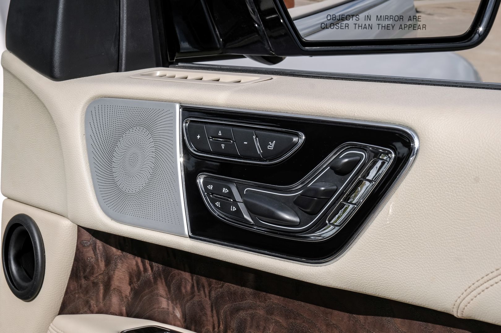 Photo 63 of this Lincoln Navigator