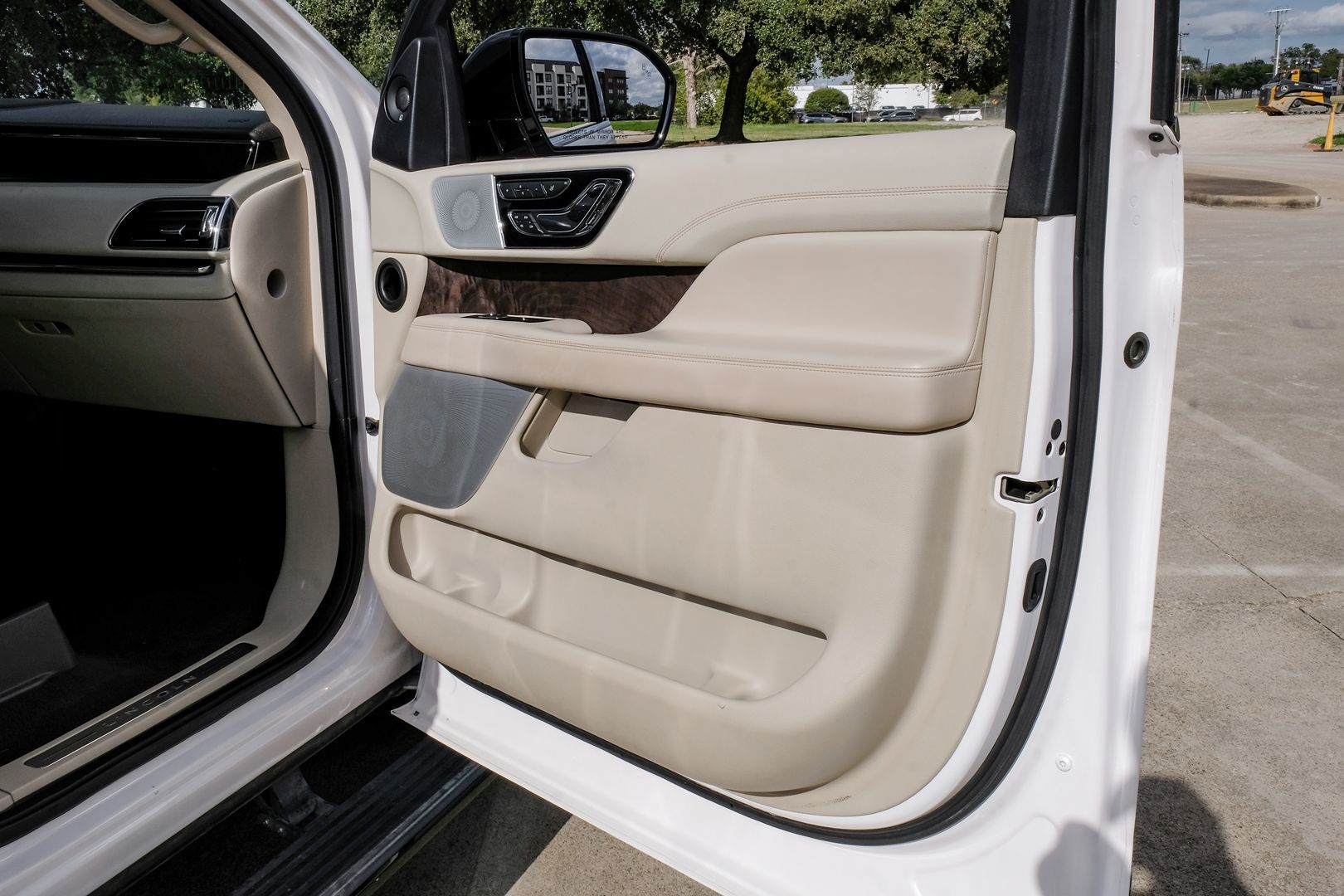 Photo 64 of this Lincoln Navigator
