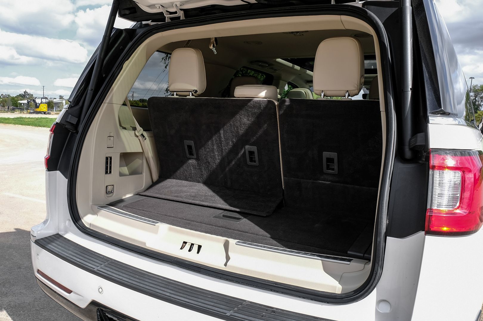 Photo 74 of this Lincoln Navigator