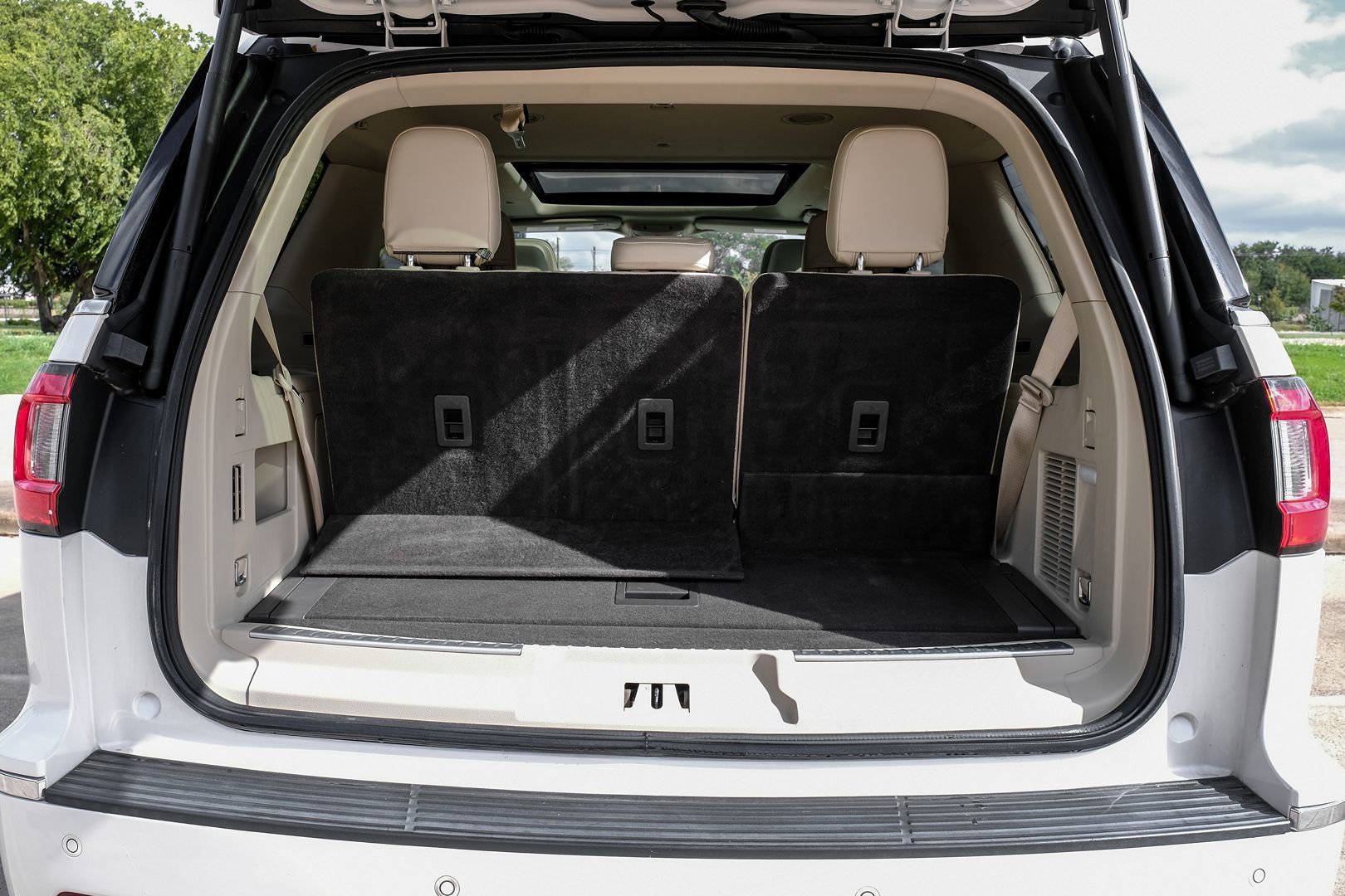 Photo 75 of this Lincoln Navigator