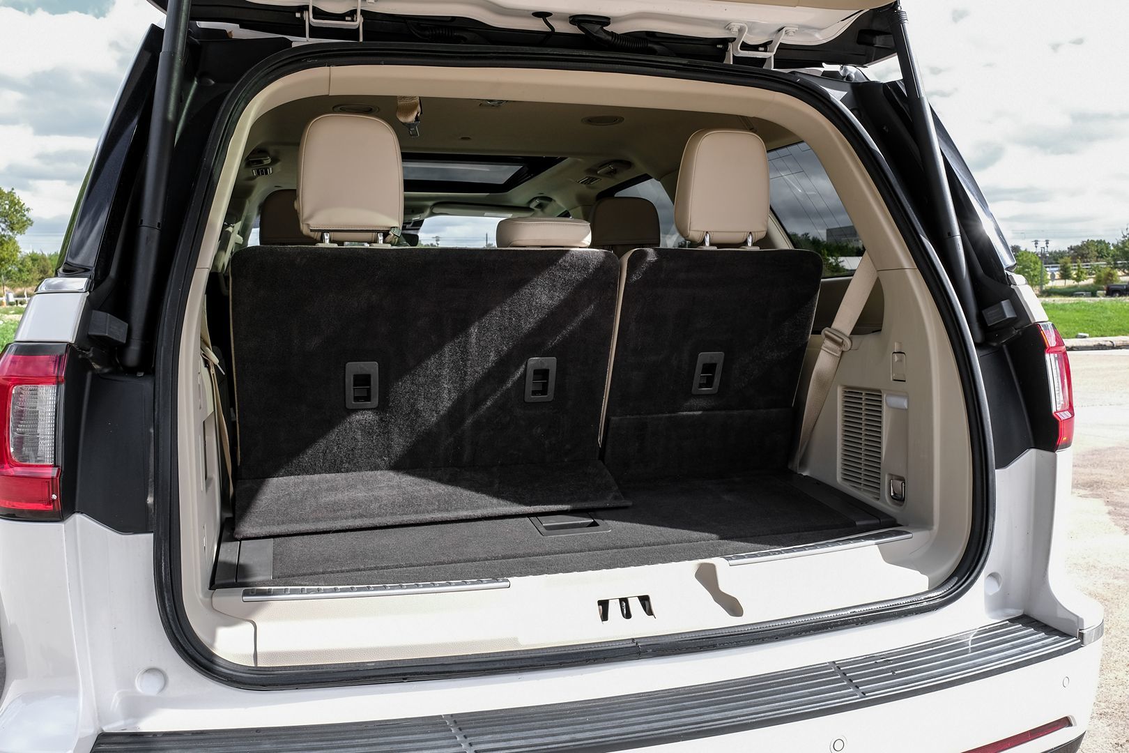 Photo 76 of this Lincoln Navigator