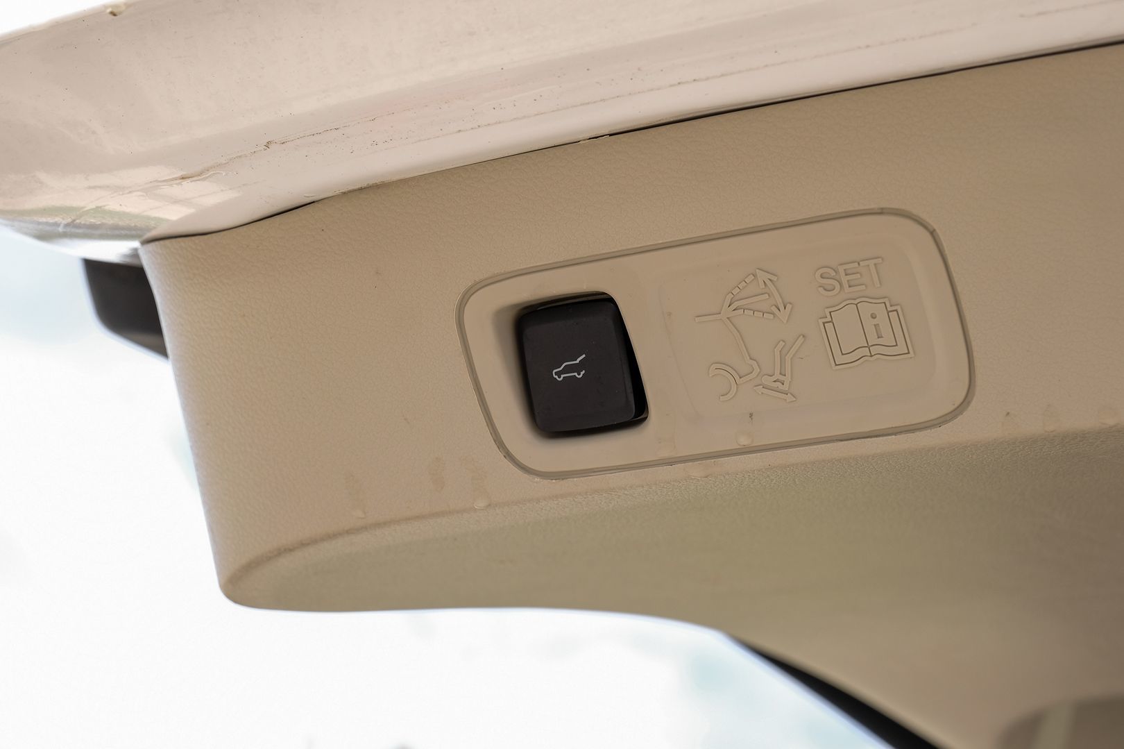 Photo 77 of this Lincoln Navigator